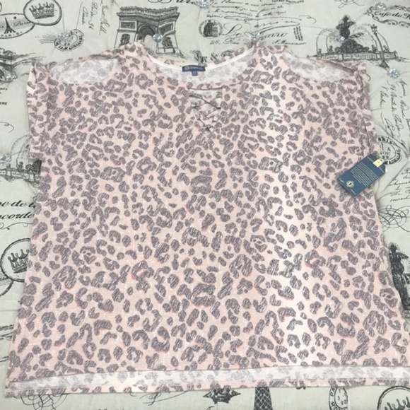 Democracy Leopard Print Cold Shoulder Top - Picture 4 of 4